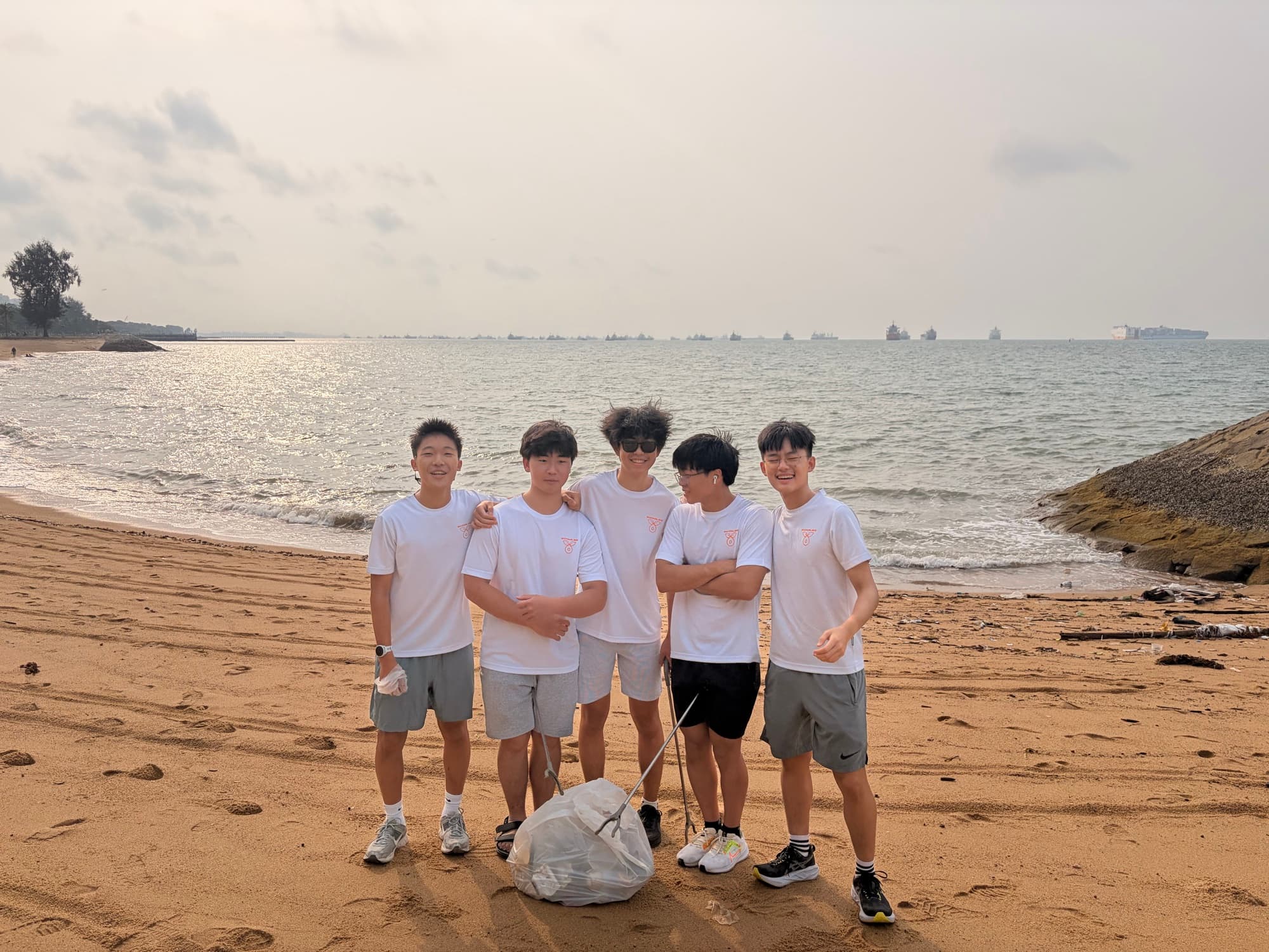EcoMiles ploggers after a beach cleanup
